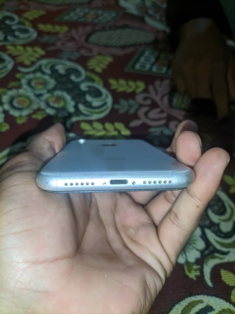 Apple iPhone XR 4