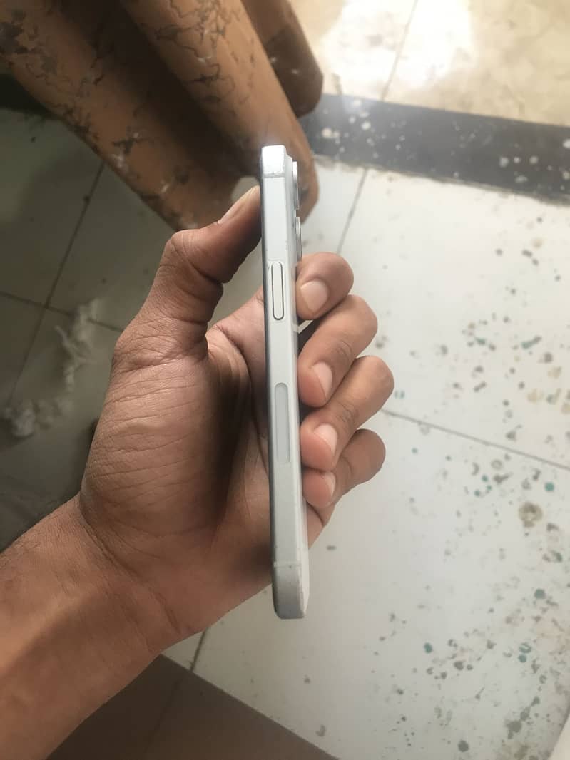 Apple iPhone 15 7