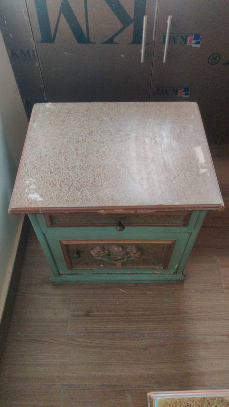 Queen bed with free furniture 4