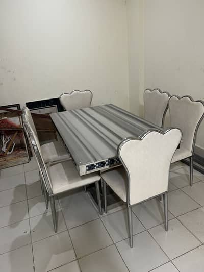 Dinning table for sale