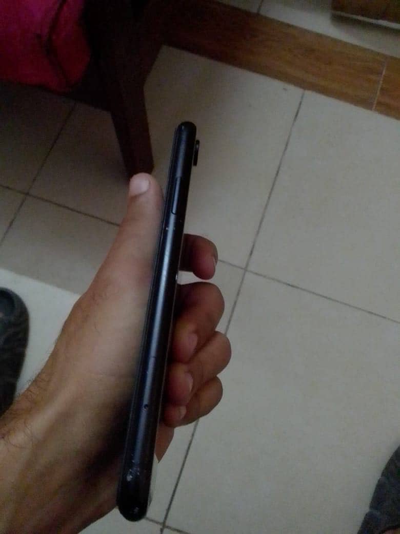 Apple iPhone XR 0