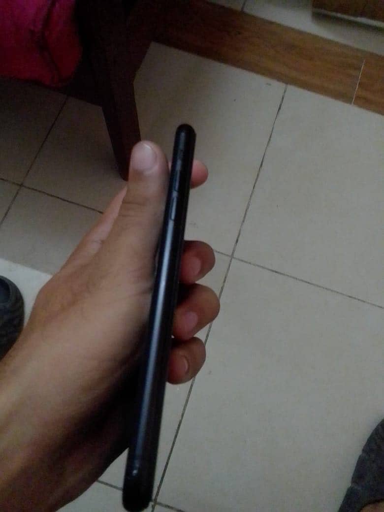 Apple iPhone XR 4