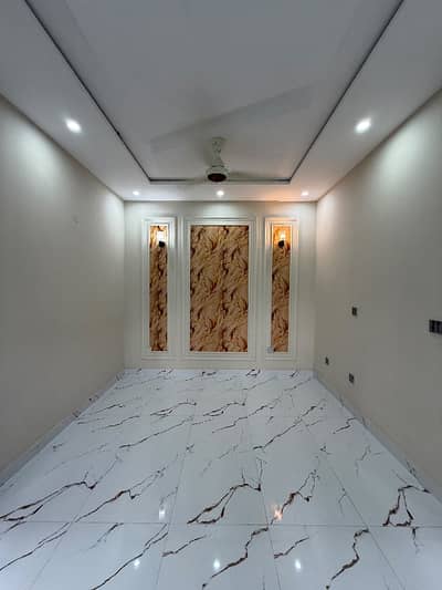 1 KANAL UPPER PORTION FOR RENT IN PCSIR STAFF SOCIETY COLLEGE ROAD