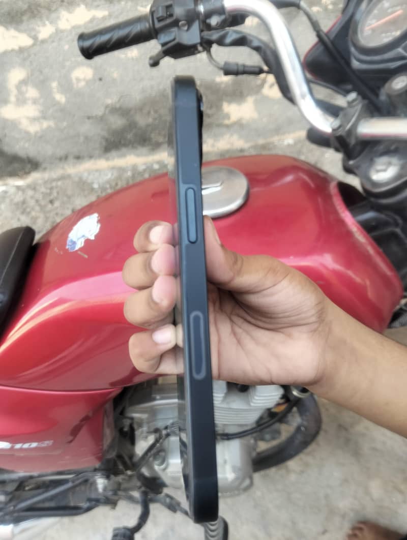 Apple iPhone 13 1