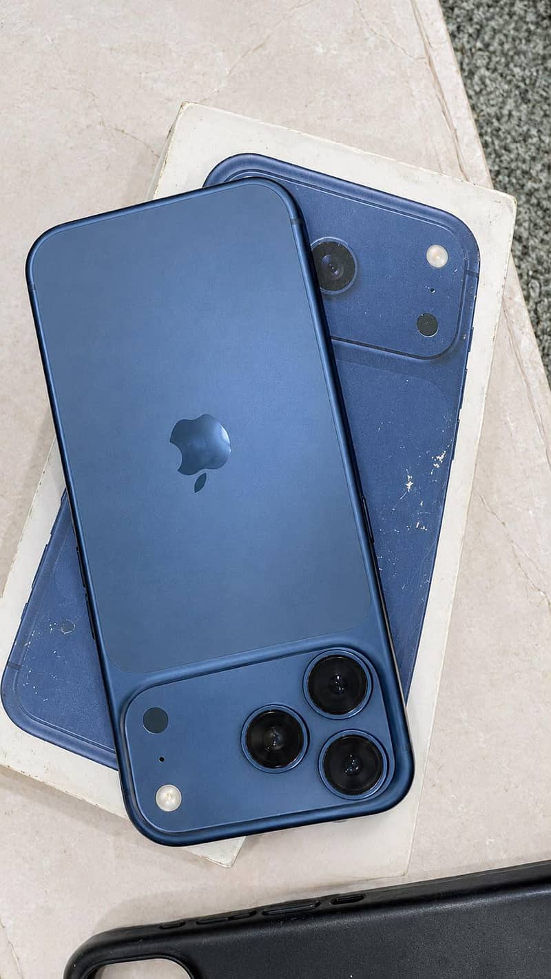 Apple iPhone 17 Pro Max 0
