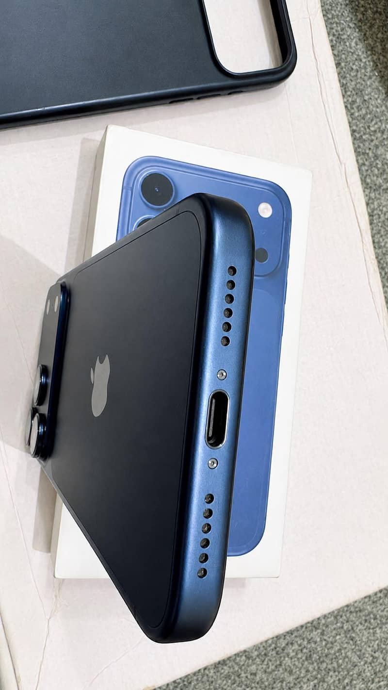 Apple iPhone 17 Pro Max 1