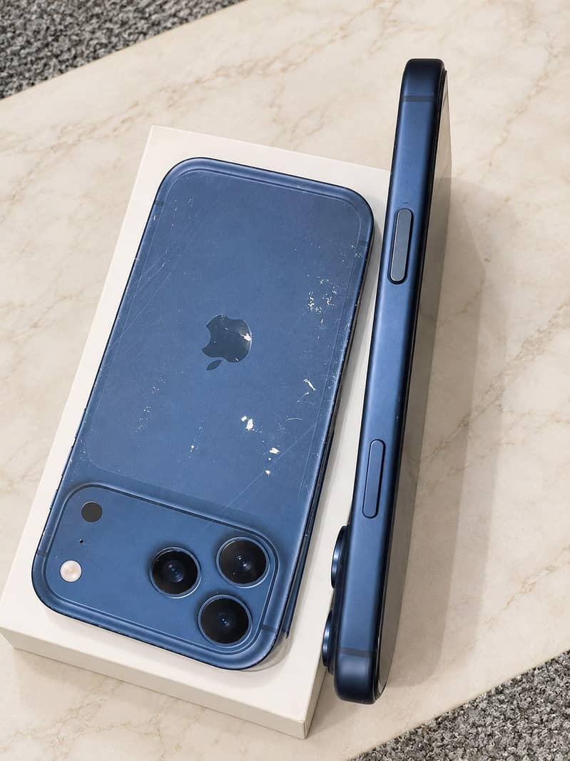 Apple iPhone 17 Pro Max 4