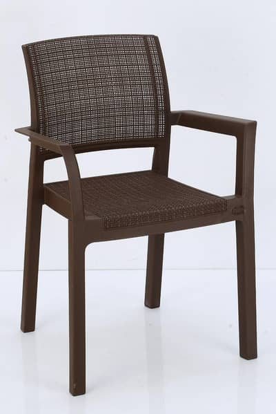 New Plastic Chairs Available – Mazboot Aur Behtareen Quality