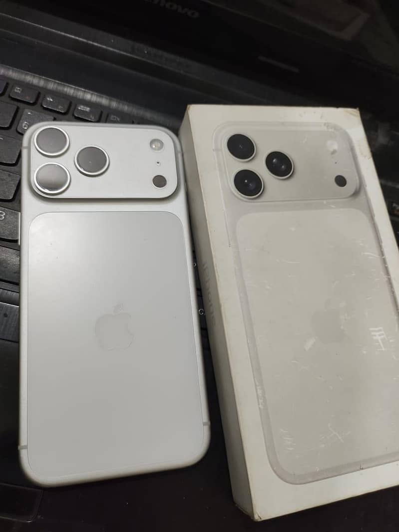Apple iPhone 17 Pro Max 0