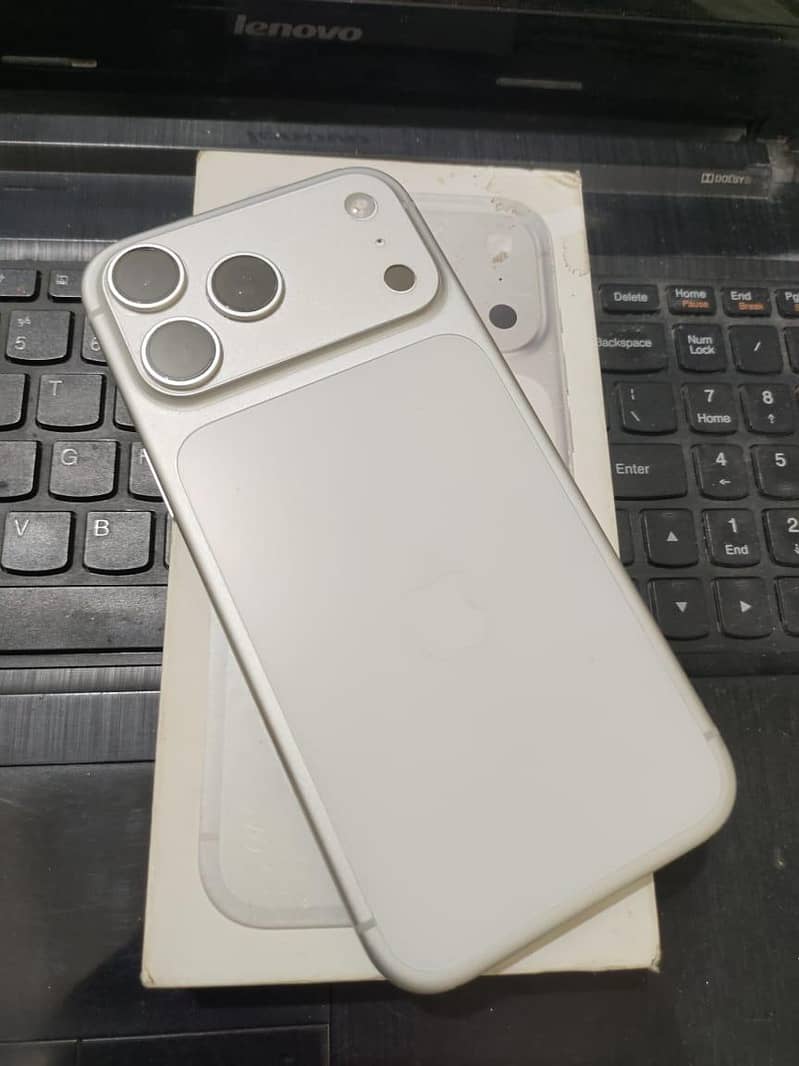 Apple iPhone 17 Pro Max 1