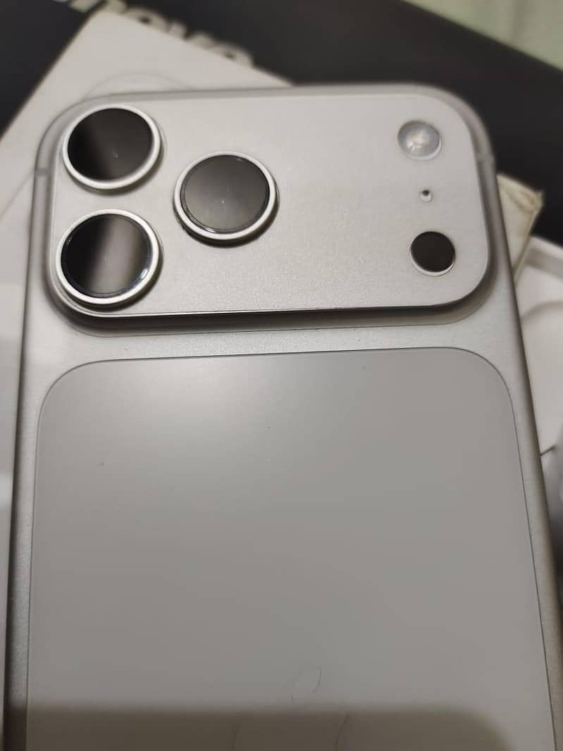 Apple iPhone 17 Pro Max 2
