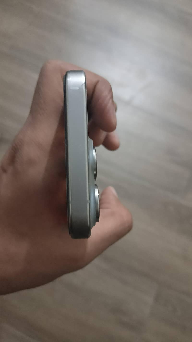 Apple iPhone 15 Pro 2