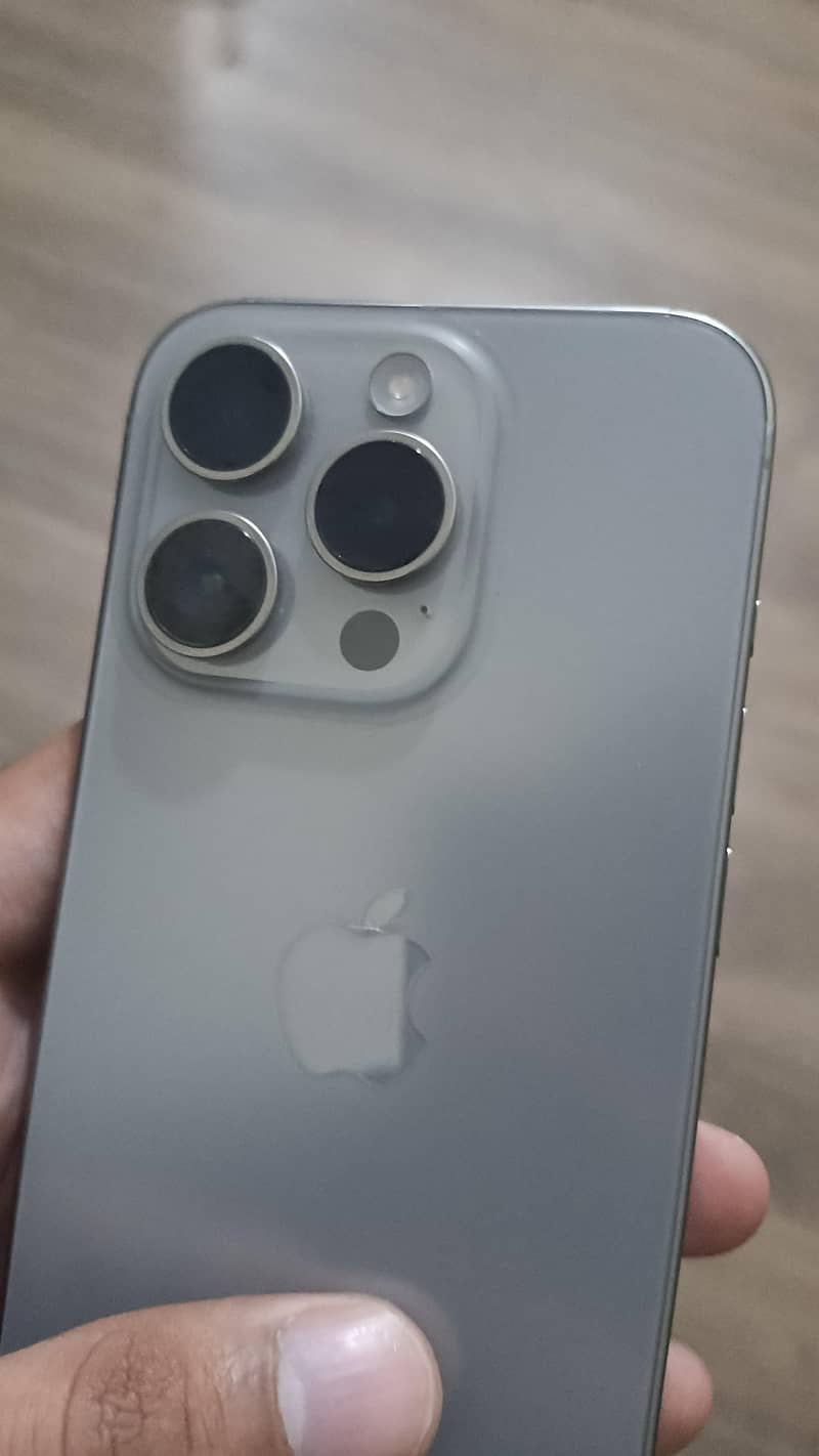 Apple iPhone 15 Pro 3