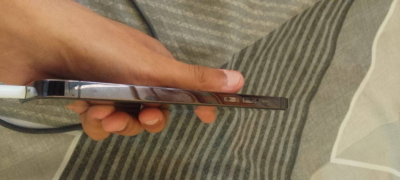 Apple iPhone 14 Pro Max 4