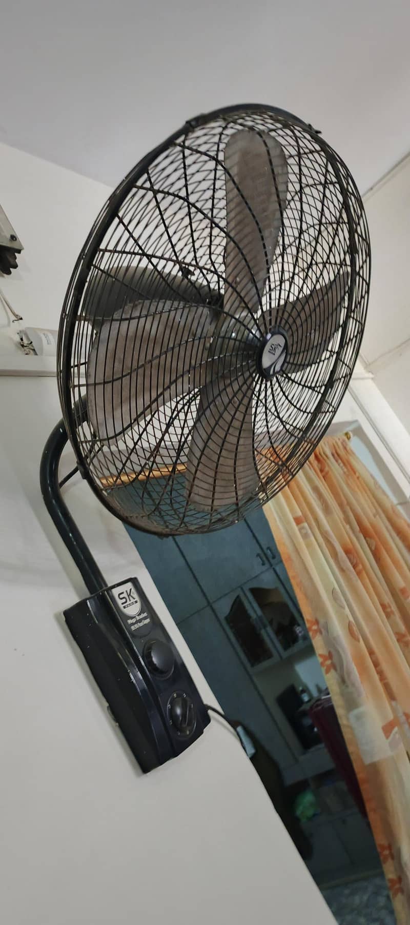 bracket fan 1