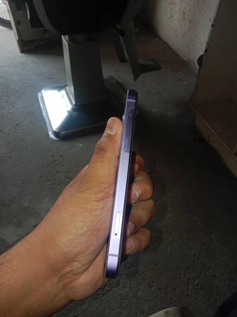 Apple iPhone 12 3
