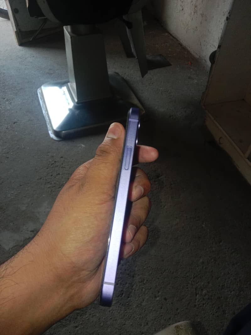 Apple iPhone 12 4