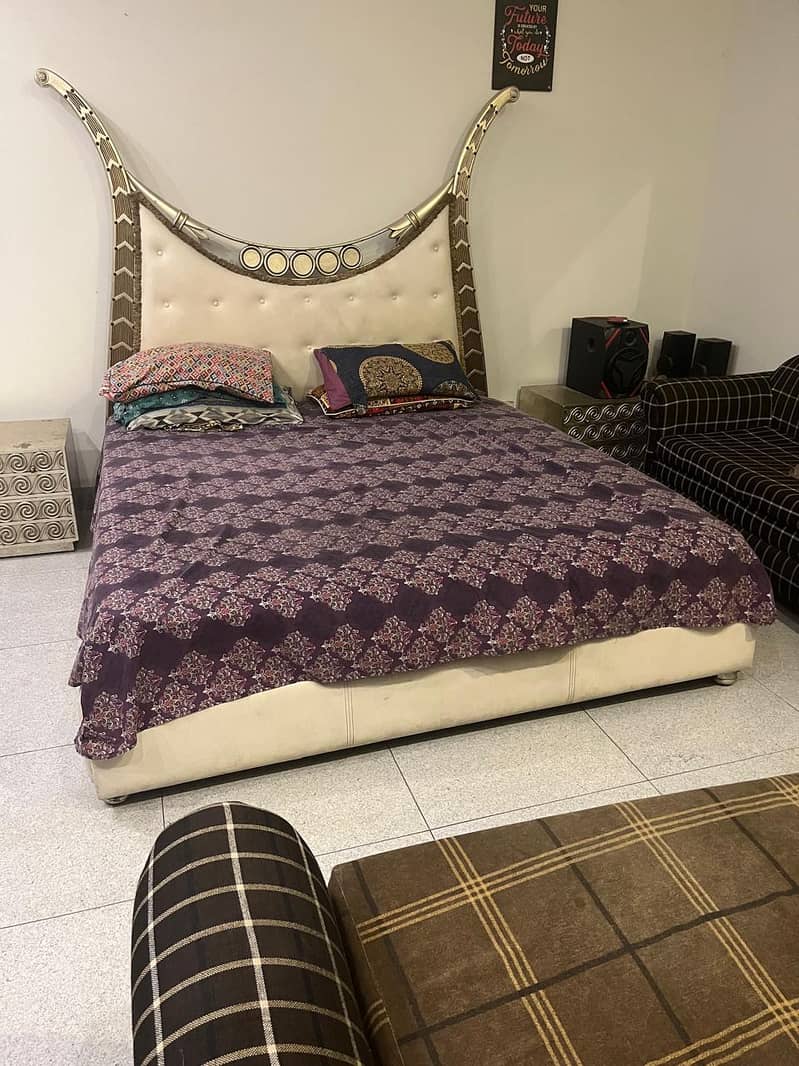 only bed with 2 side table 1