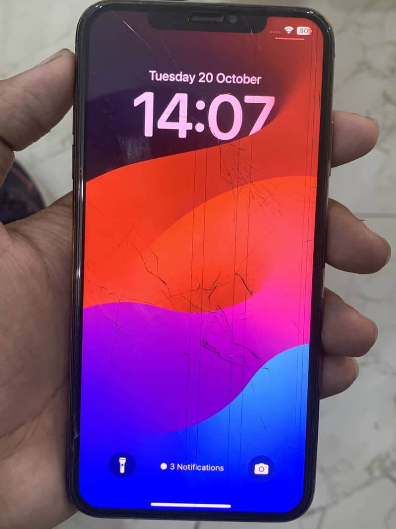 Apple iPhone XS Max 4