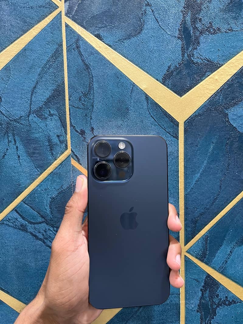 Apple iPhone 15 Pro Max 0