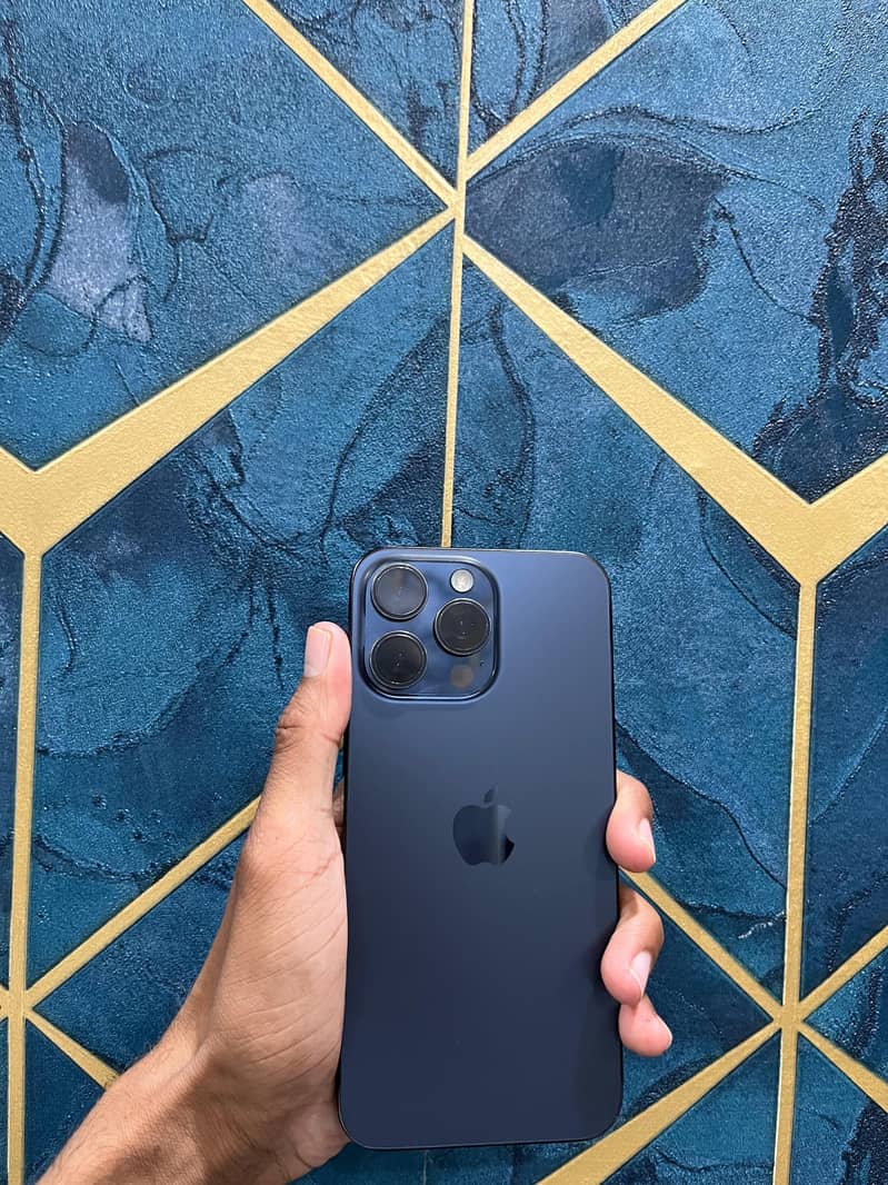 Apple iPhone 15 Pro Max 2