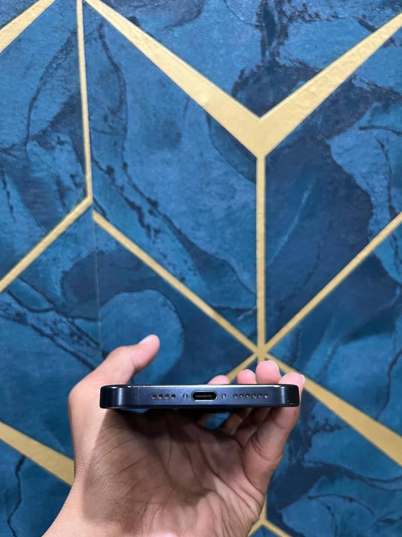Apple iPhone 15 Pro Max 5