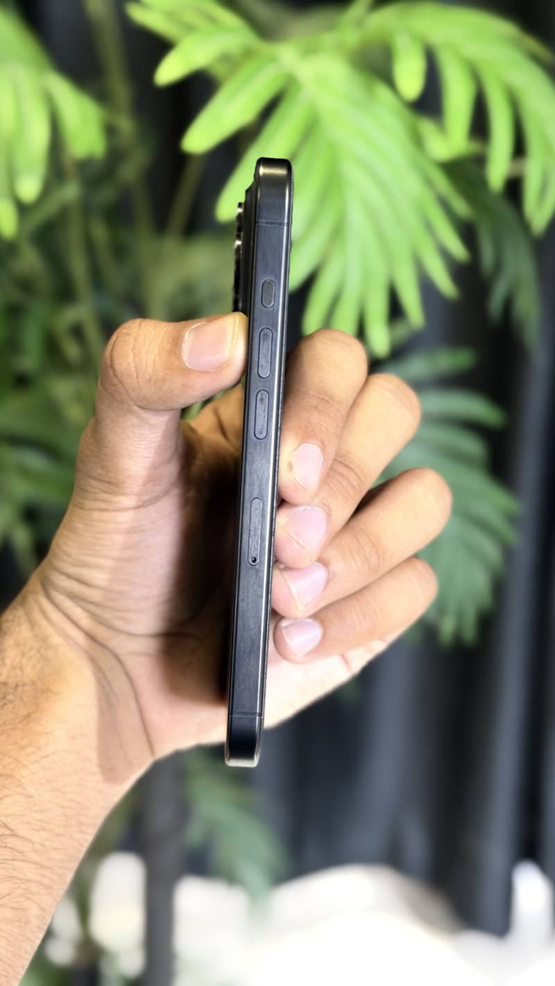Apple iPhone 15 Pro 1