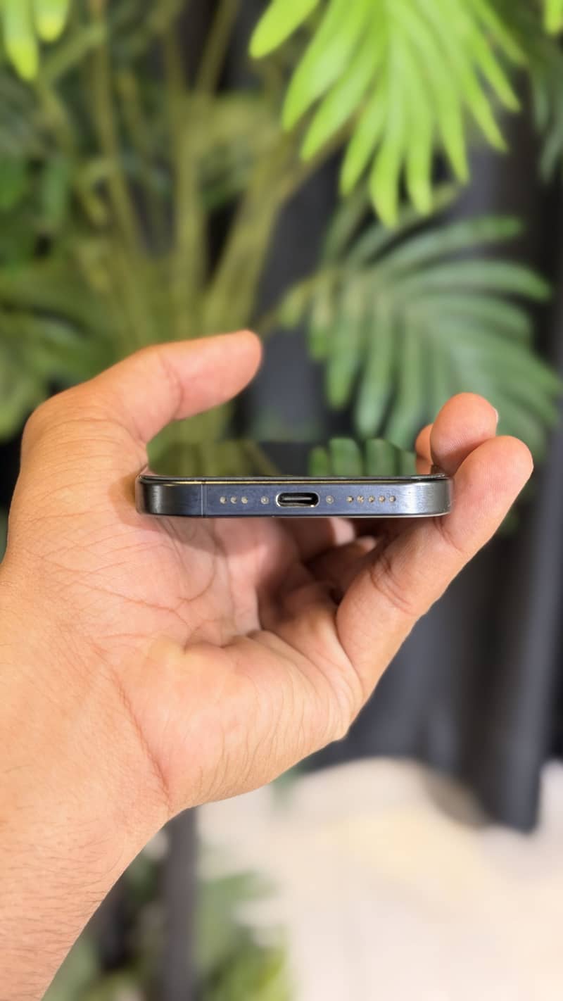 Apple iPhone 15 Pro 2
