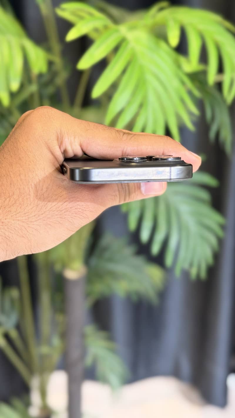 Apple iPhone 15 Pro 3