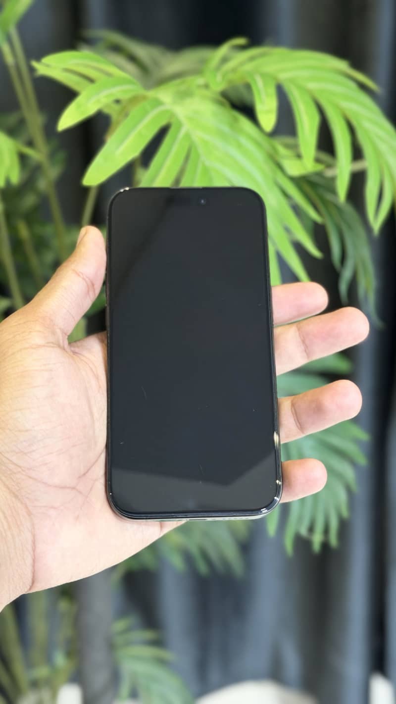 Apple iPhone 15 Pro 4