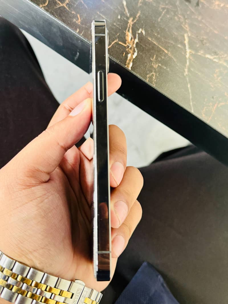 Apple iPhone 12 Pro 2