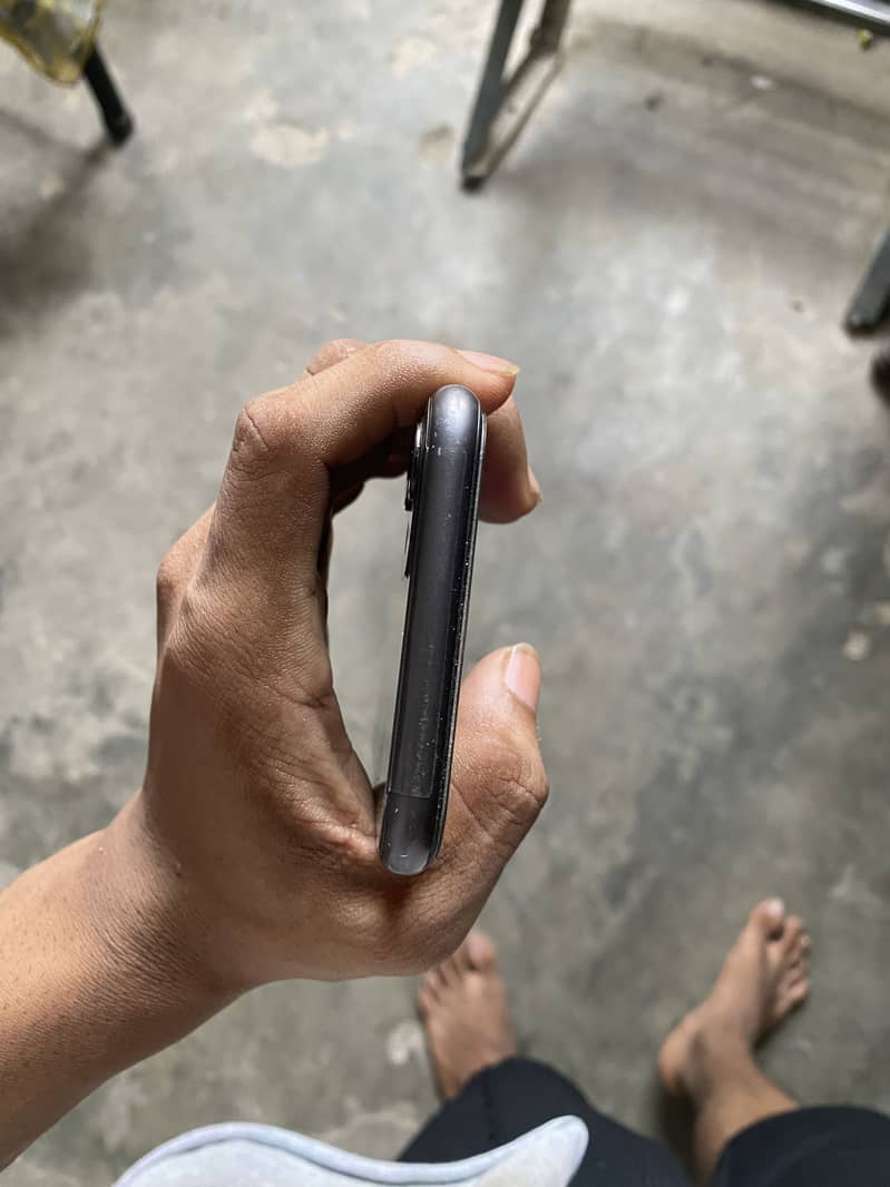 Apple iPhone 11 3