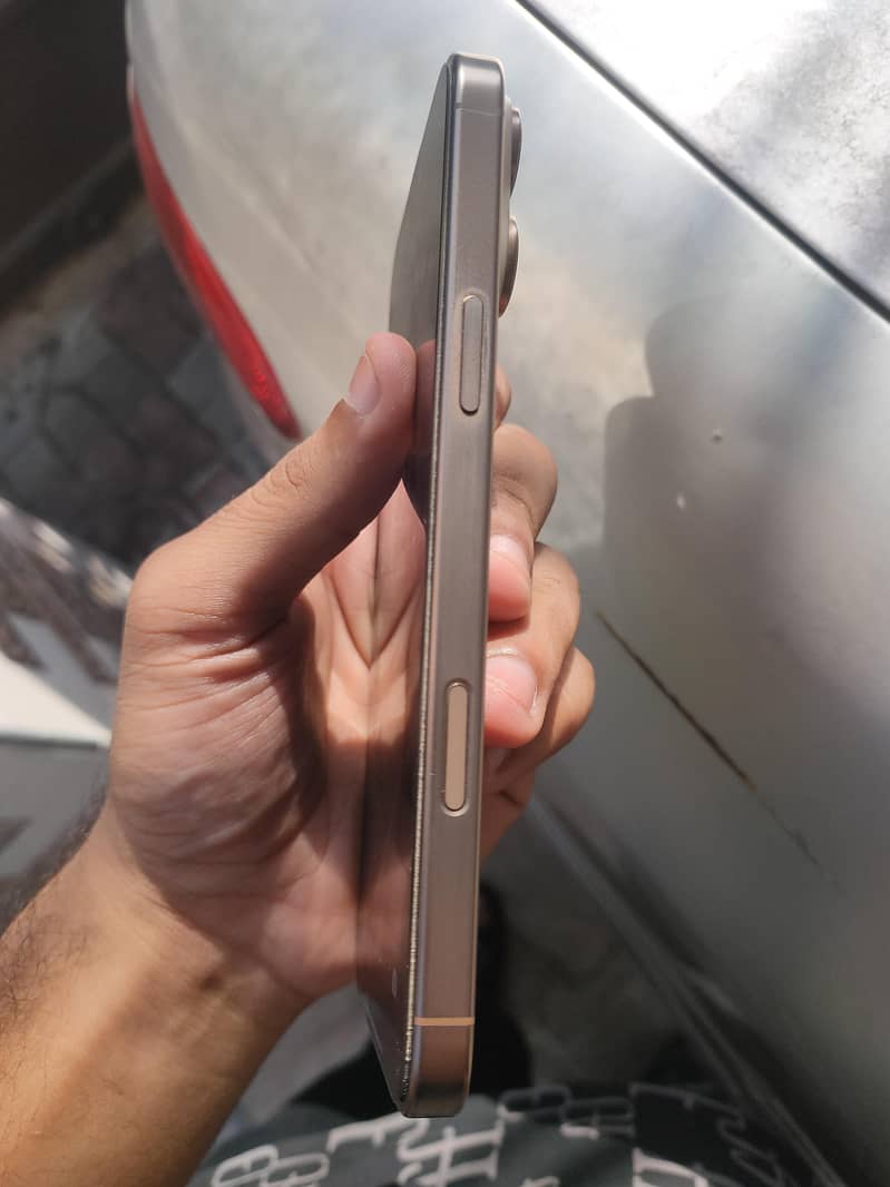 Apple iPhone 16 Pro Max 2
