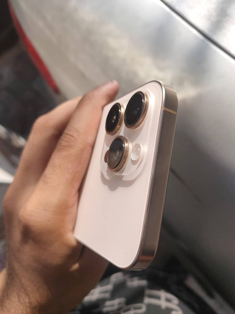 Apple iPhone 16 Pro Max 3