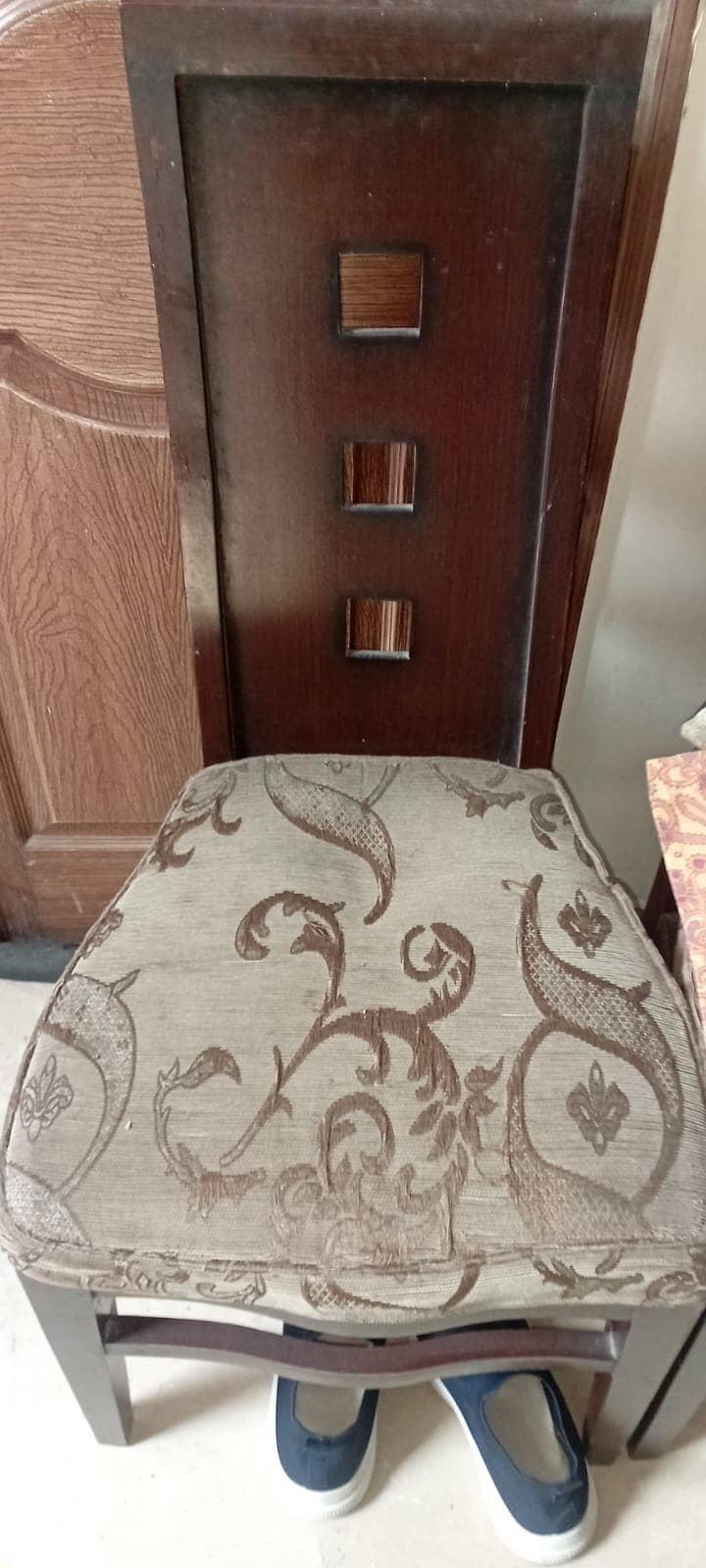 Used dinning table 0
