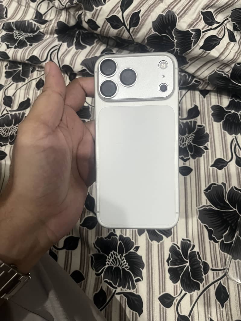 Apple iPhone 17 Pro Max 1