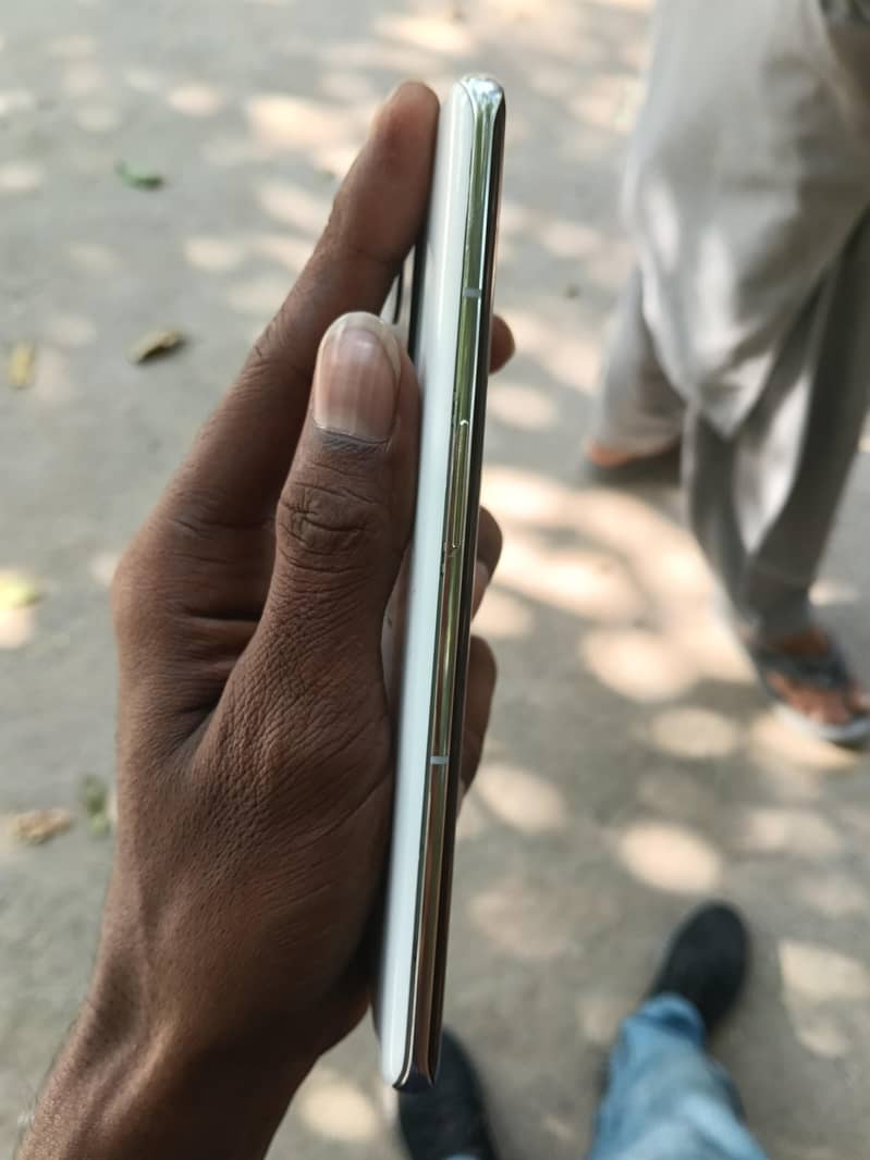 One Plus 10 Pro 4