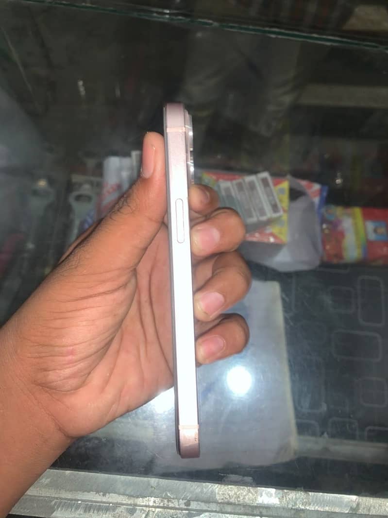 Apple iPhone 13 2