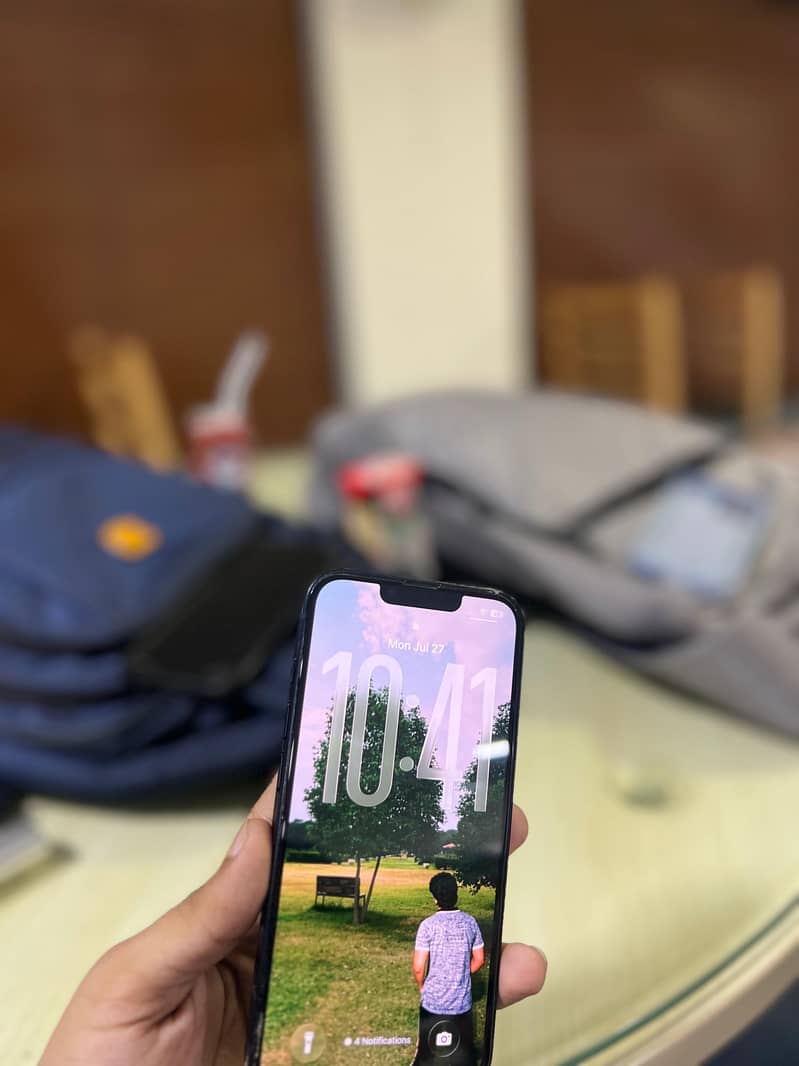 Apple iPhone 13 7