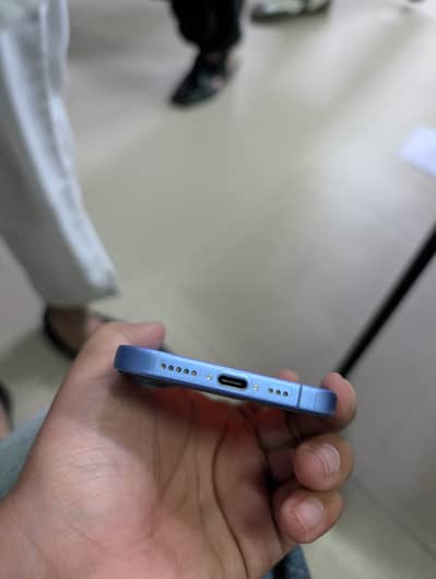 Apple iPhone 16