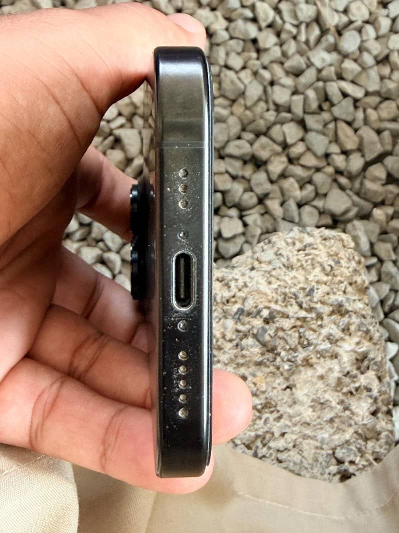 Apple iPhone 16 Pro 4