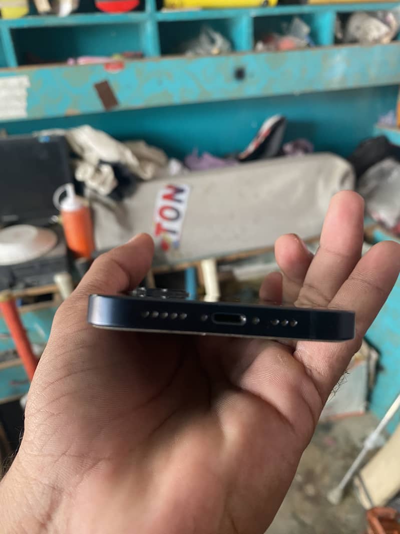 Apple iPhone 13 1