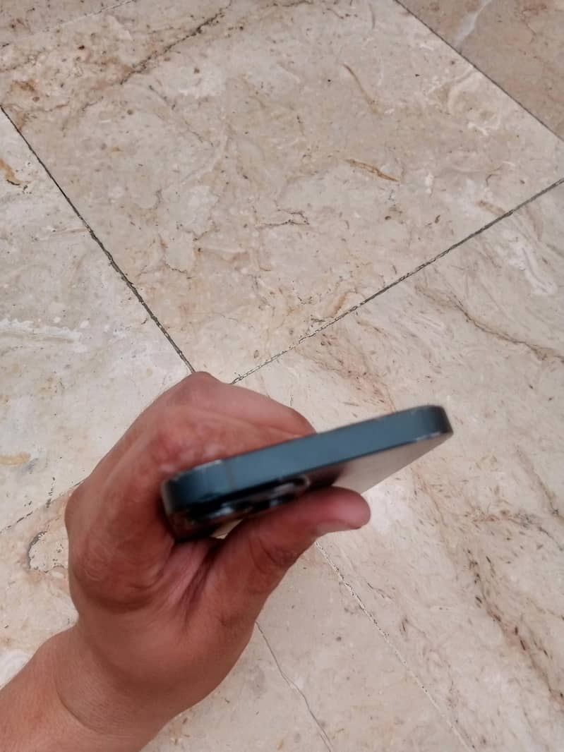 Apple iPhone 14 4