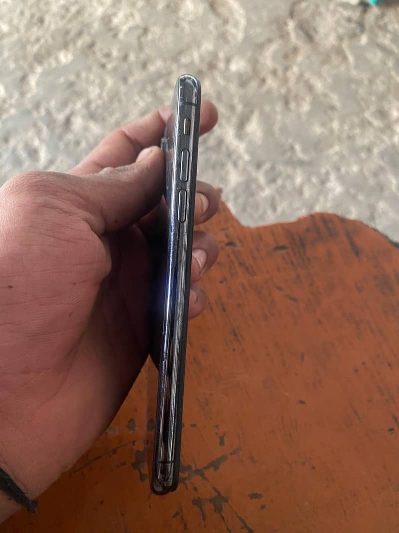 Apple iPhone X 3