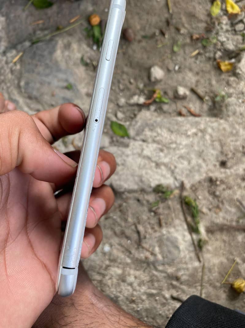 Apple iPhone 8 3