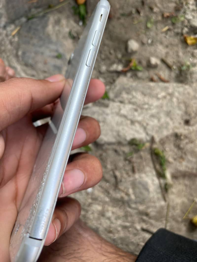 Apple iPhone 8 4