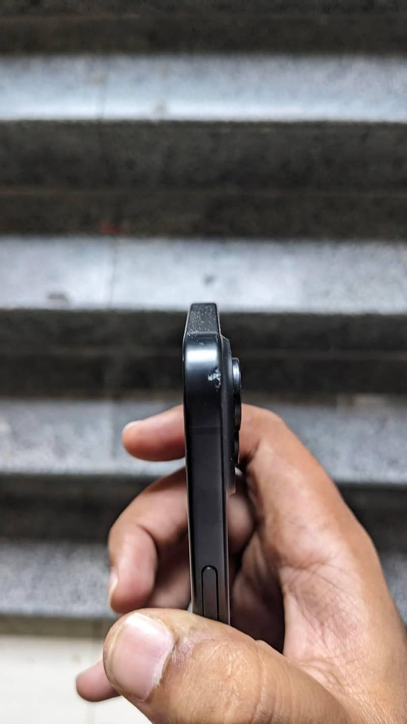 Apple iPhone 15 4
