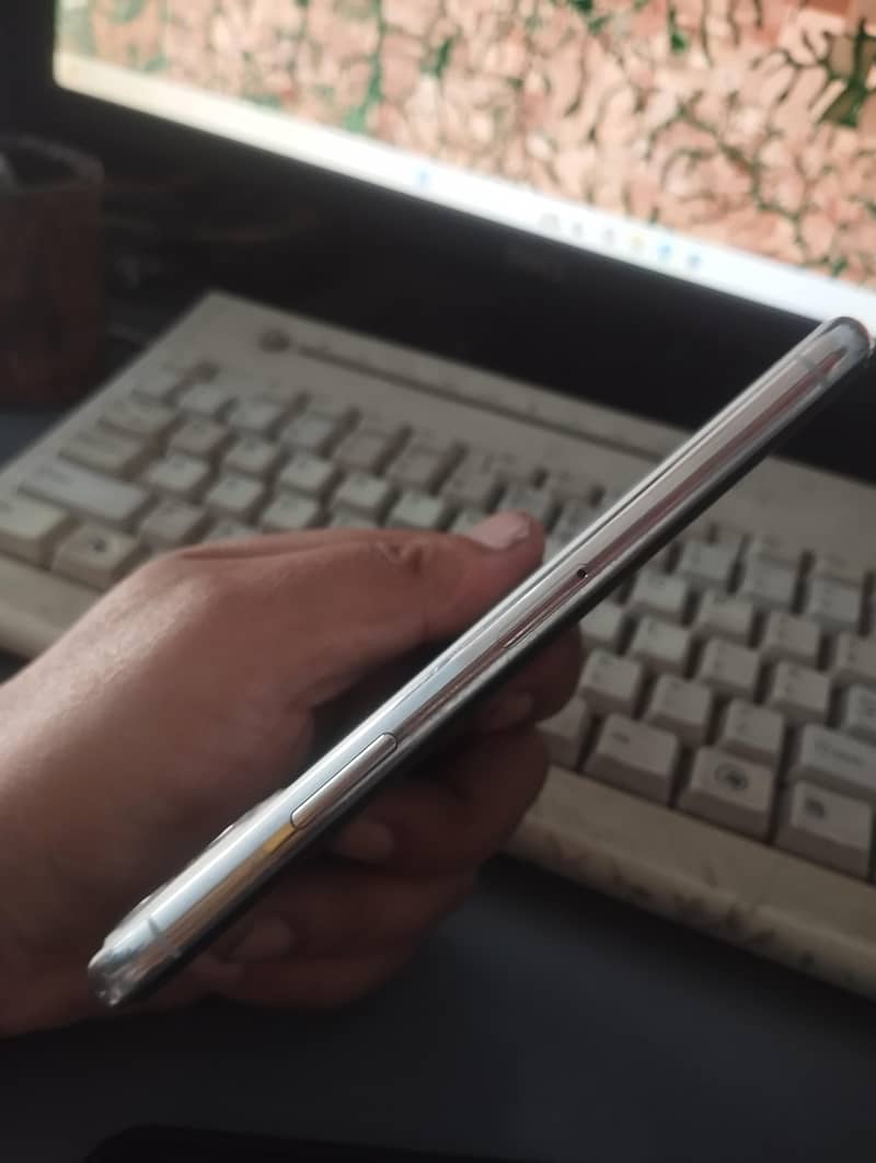 Apple iPhone 11 Pro 2
