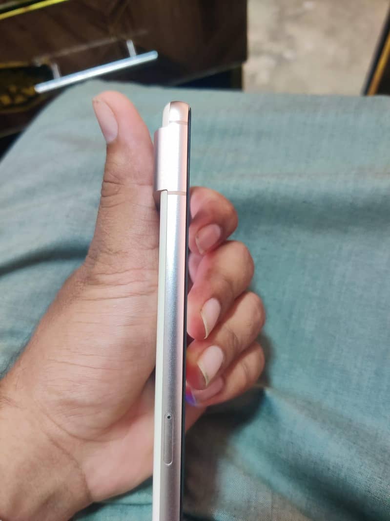 Google Pixel 8 4