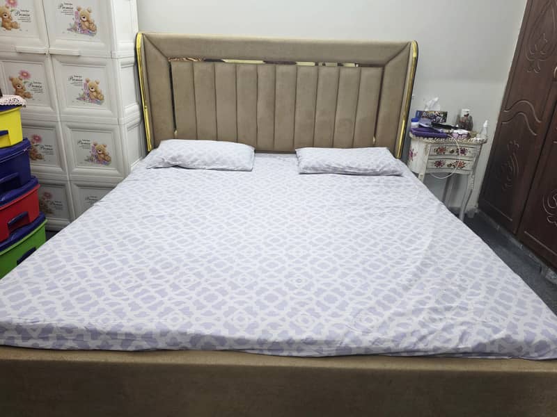 King size bed 1